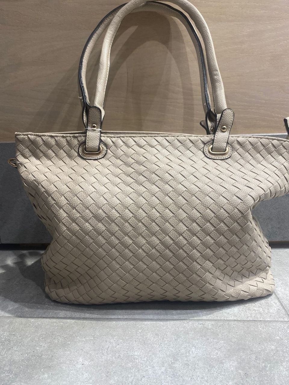 borsa out - Image 2